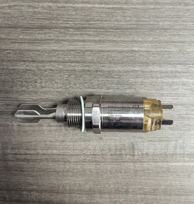 Endress+Hauser Liquiphant FTL31 Level Detection Switch with 20-253V AC/DC 2-wire -40°C to 150°C Process Temperature and >0.7g/cm³ Min. Density