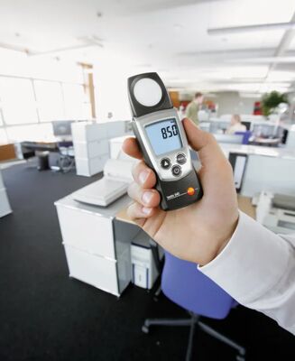 Testo 540 Digital Light Meter with 0 to 99999 Lux Range, ±3% Accuracy, and 0.5 sec Measuring Rate