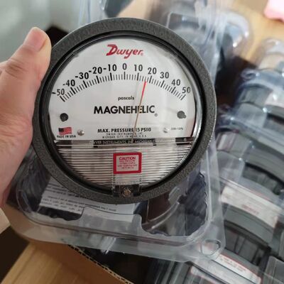 Dwyer Series-2000 Magnehelic Differential Pressure Gauge with No Power Needed, IP67 Rating, and NPT Female Connection