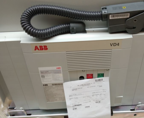 ABB VD4 중전압 진공 회로 차단기 630 A 등급 전류 50/60 Hz 주파수 및 140KG 무게